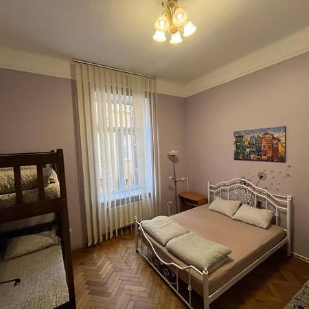 Centrum Hostel Львов Экстерьер фото