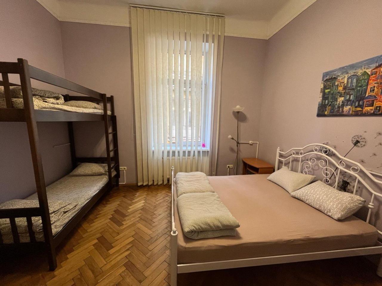 Centrum Hostel Львов Экстерьер фото