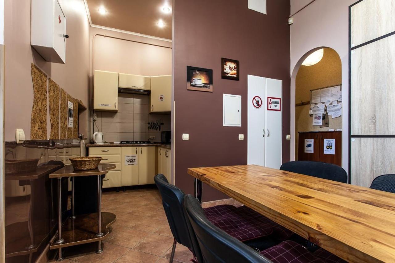 Centrum Hostel Львов Экстерьер фото