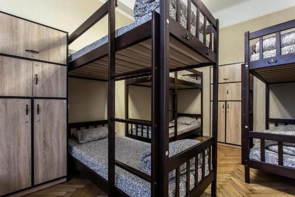 Centrum Hostel Львов Экстерьер фото