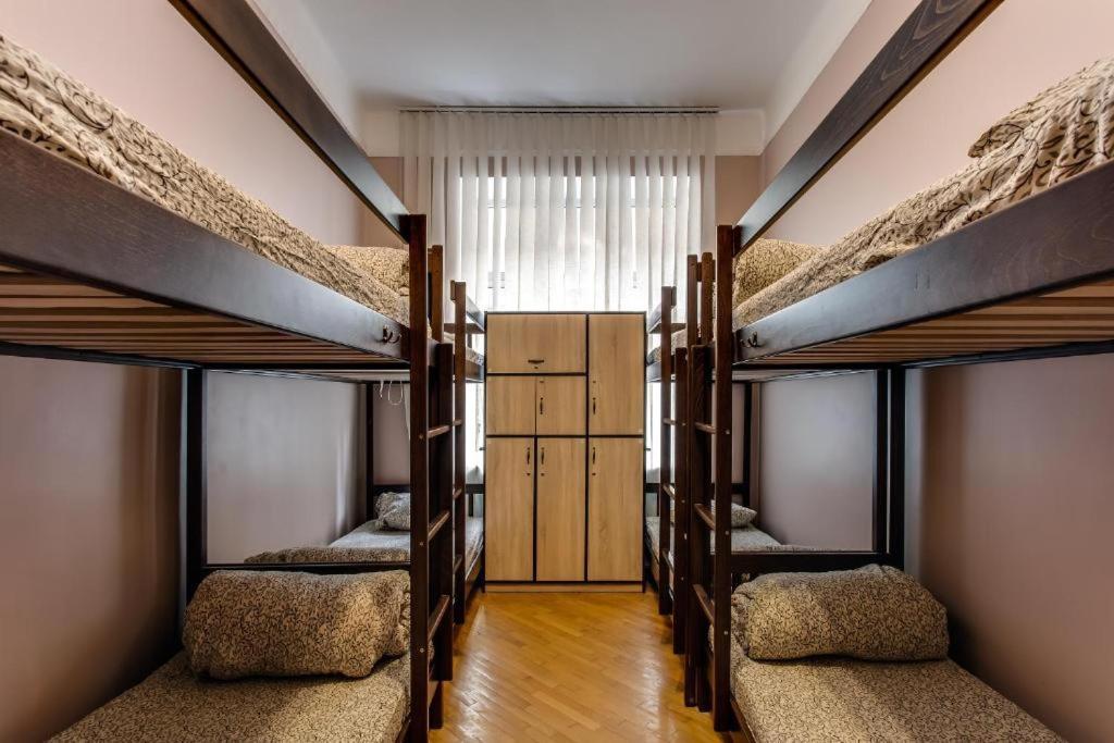 Centrum Hostel Львов Экстерьер фото