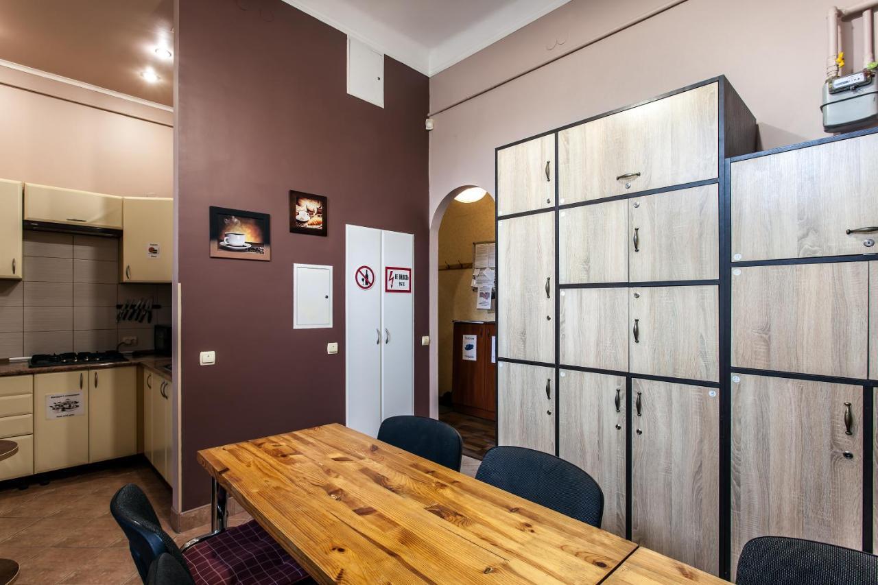 Centrum Hostel Львов Экстерьер фото