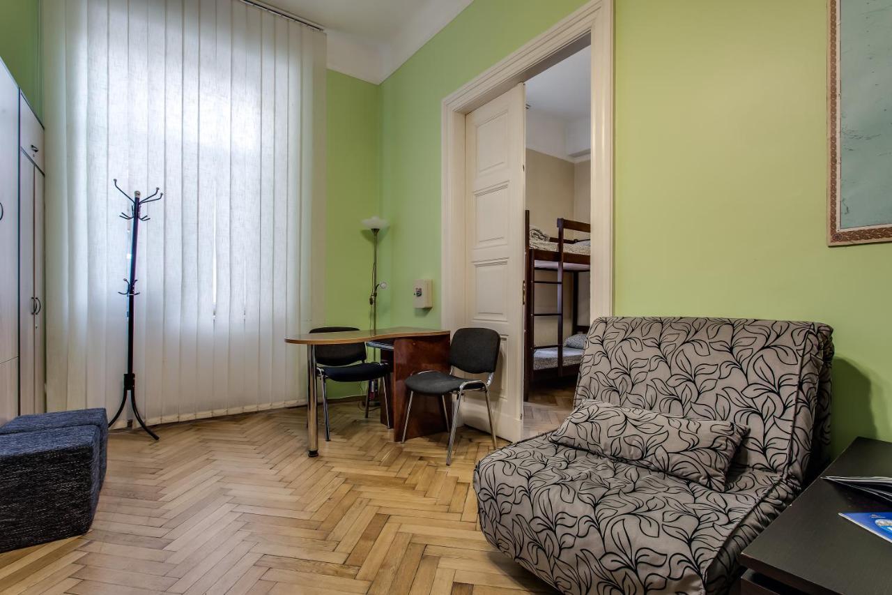 Centrum Hostel Львов Экстерьер фото