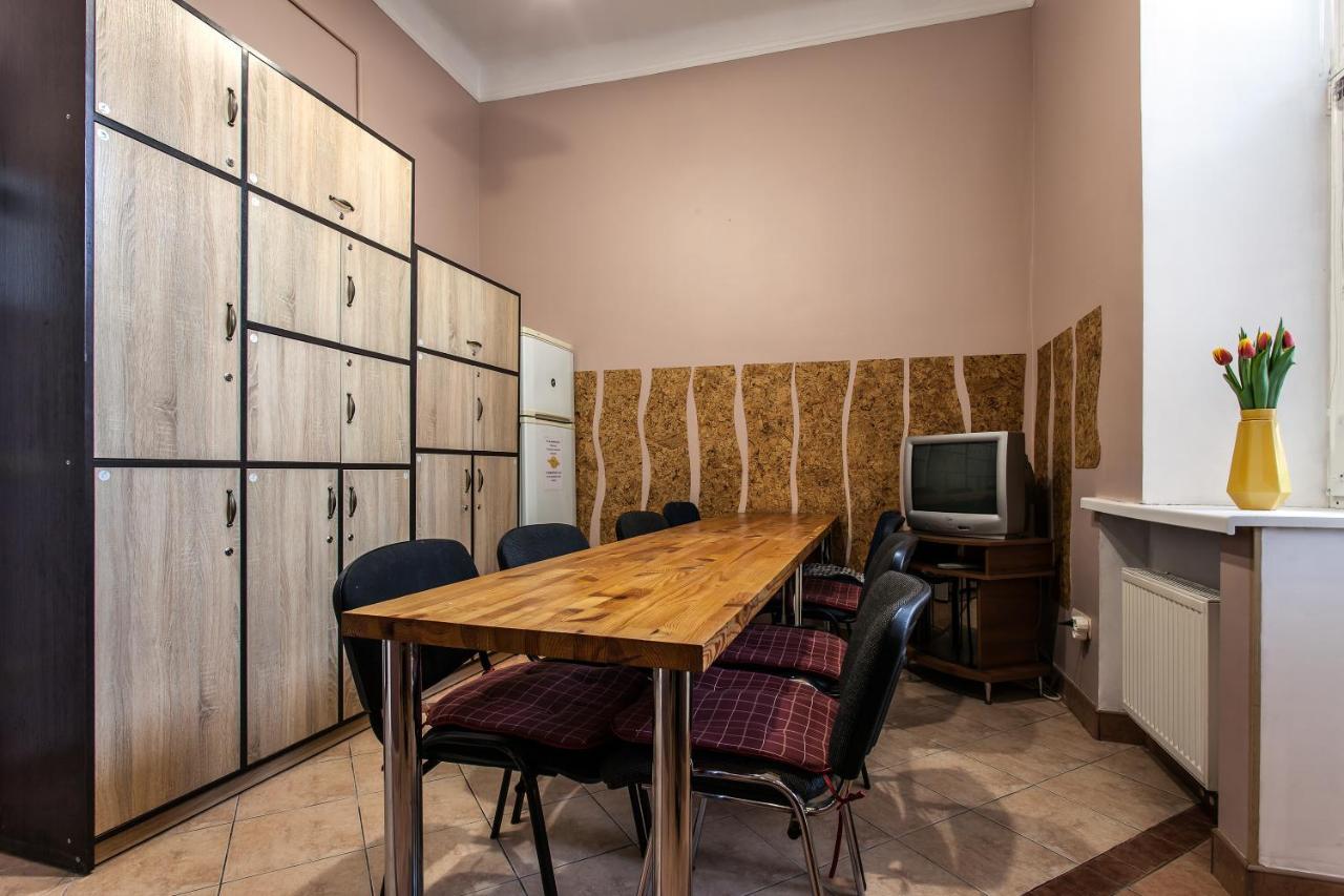 Centrum Hostel Львов Экстерьер фото